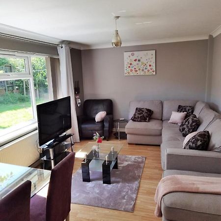 Fourth Avenue, Lovely Bungalow Available For Guests And Contractors Parking Wifi Nottingham Bagian luar foto
