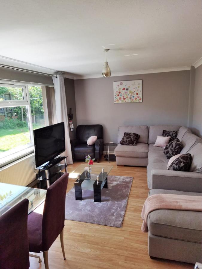 Fourth Avenue, Lovely Bungalow Available For Guests And Contractors Parking Wifi Nottingham Bagian luar foto