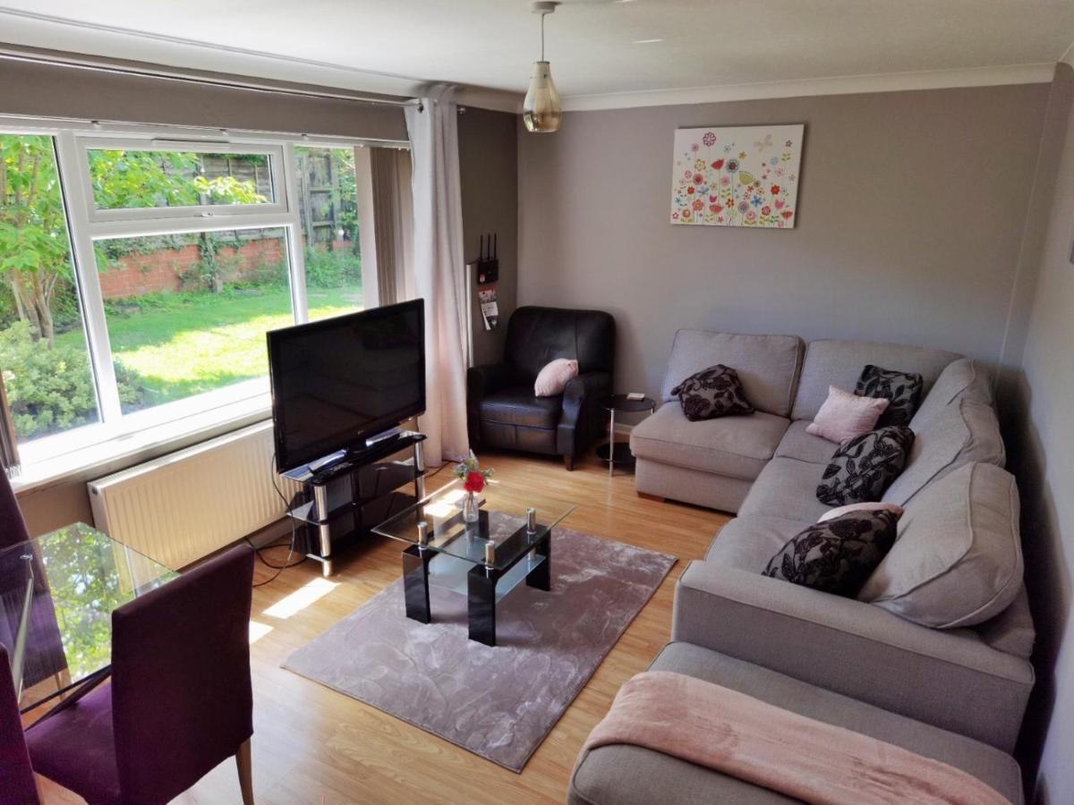 Fourth Avenue, Lovely Bungalow Available For Guests And Contractors Parking Wifi Nottingham Bagian luar foto