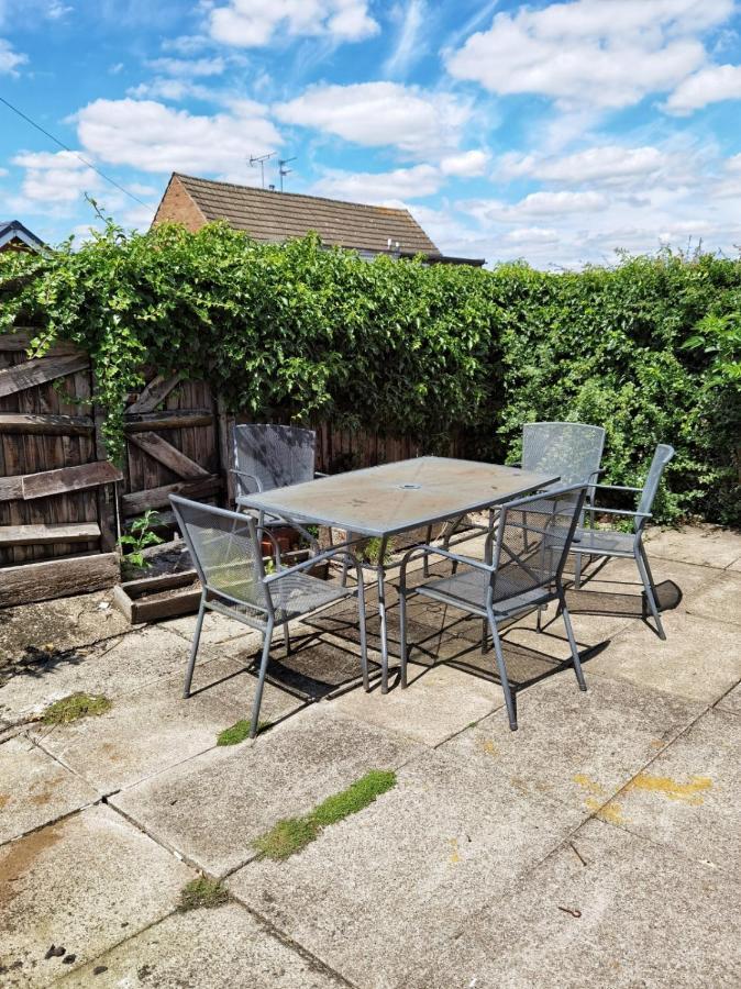 Fourth Avenue, Lovely Bungalow Available For Guests And Contractors Parking Wifi Nottingham Bagian luar foto