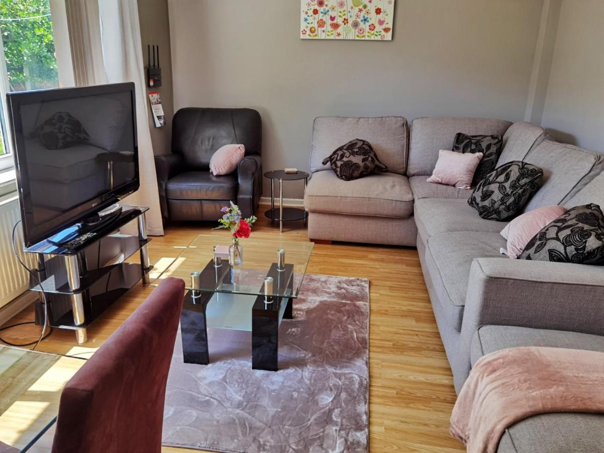 Fourth Avenue, Lovely Bungalow Available For Guests And Contractors Parking Wifi Nottingham Bagian luar foto