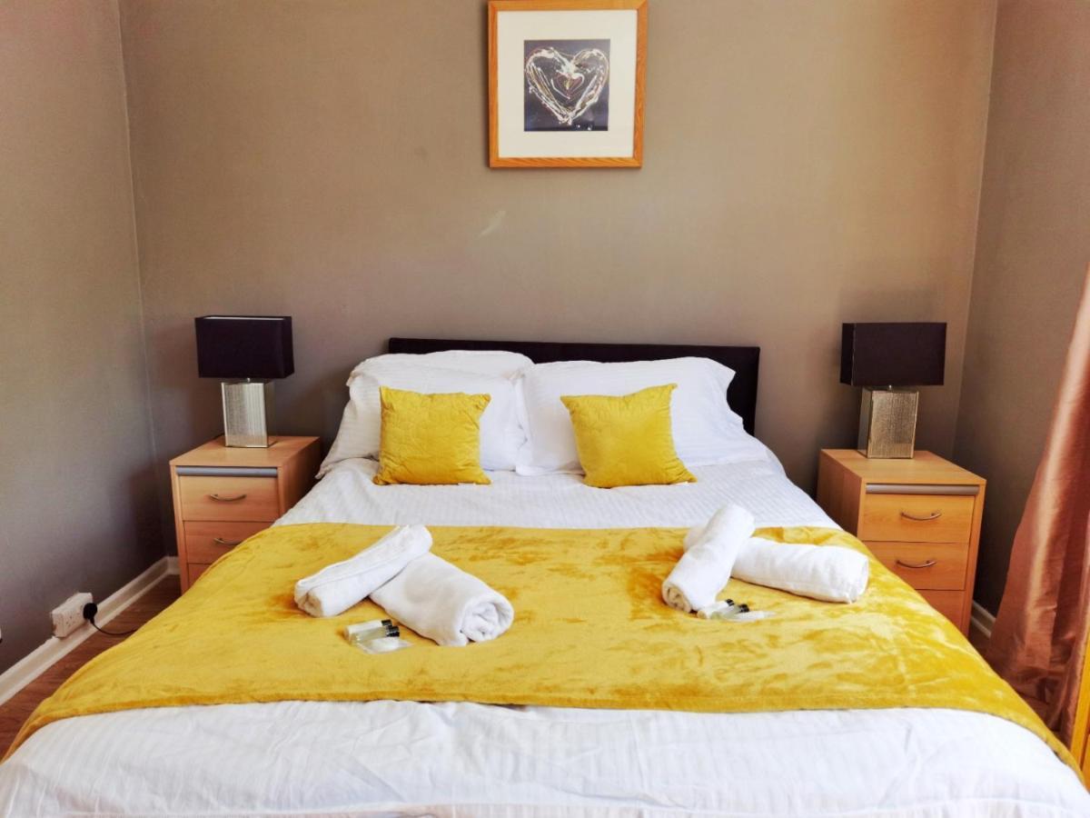 Fourth Avenue, Lovely Bungalow Available For Guests And Contractors Parking Wifi Nottingham Bagian luar foto