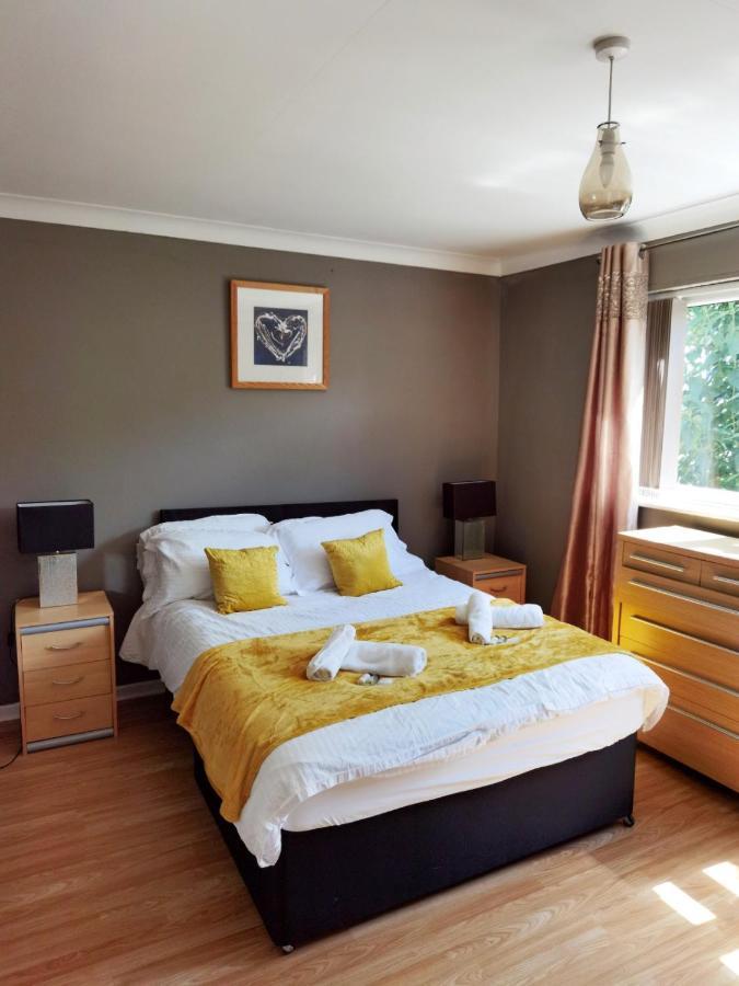 Fourth Avenue, Lovely Bungalow Available For Guests And Contractors Parking Wifi Nottingham Bagian luar foto