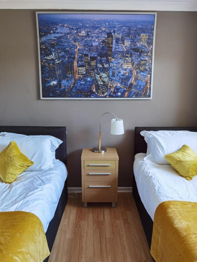 Fourth Avenue, Lovely Bungalow Available For Guests And Contractors Parking Wifi Nottingham Bagian luar foto