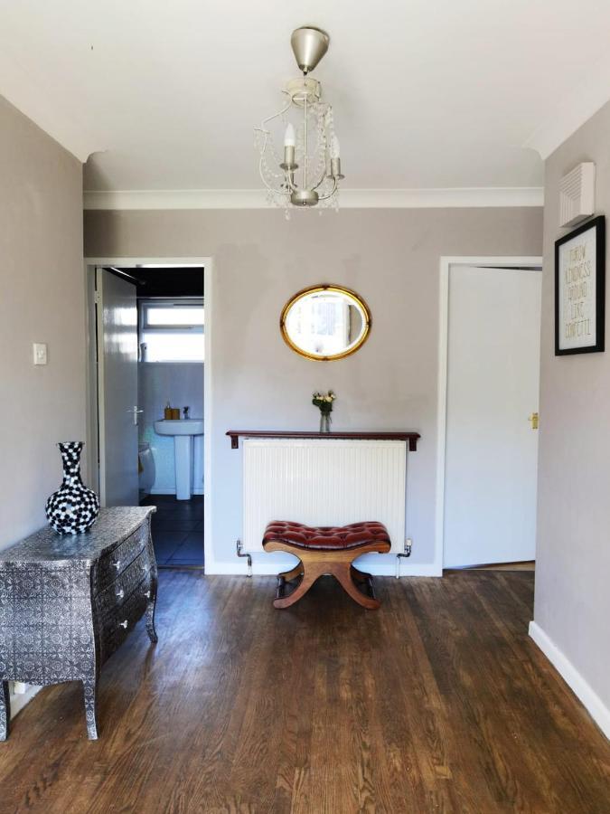 Fourth Avenue, Lovely Bungalow Available For Guests And Contractors Parking Wifi Nottingham Bagian luar foto