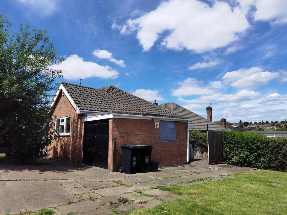 Fourth Avenue, Lovely Bungalow Available For Guests And Contractors Parking Wifi Nottingham Bagian luar foto