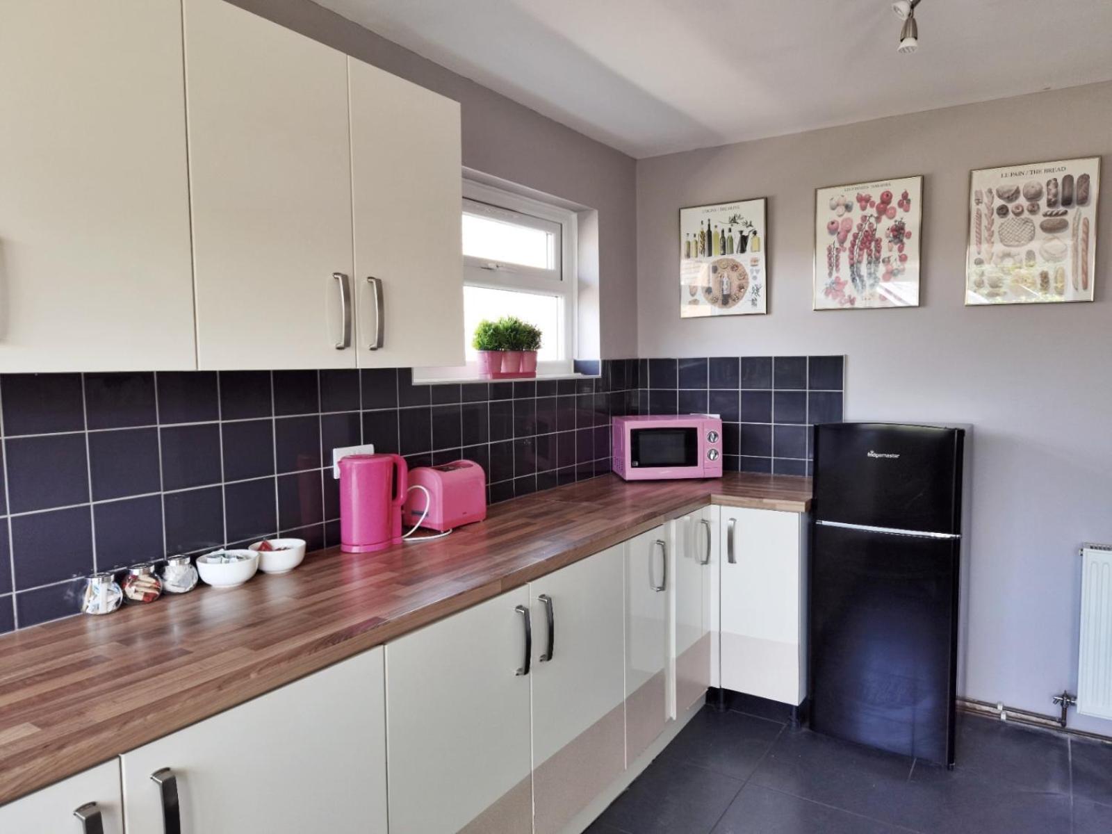 Fourth Avenue, Lovely Bungalow Available For Guests And Contractors Parking Wifi Nottingham Bagian luar foto