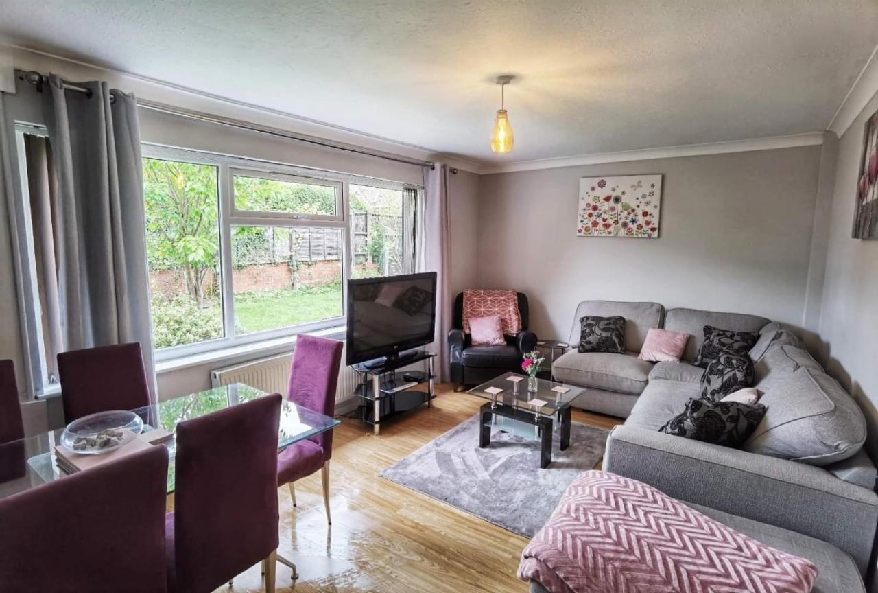 Fourth Avenue, Lovely Bungalow Available For Guests And Contractors Parking Wifi Nottingham Bagian luar foto