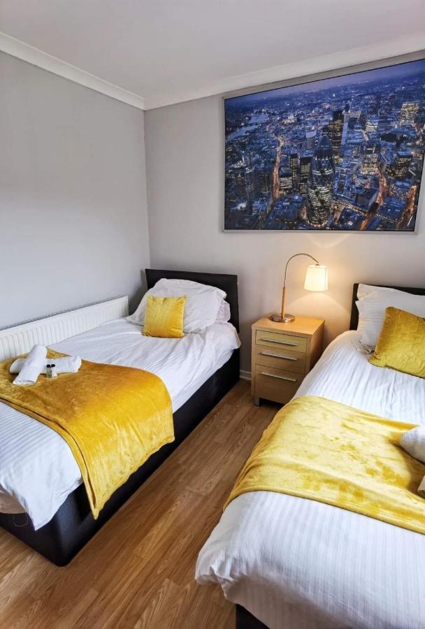 Fourth Avenue, Lovely Bungalow Available For Guests And Contractors Parking Wifi Nottingham Bagian luar foto