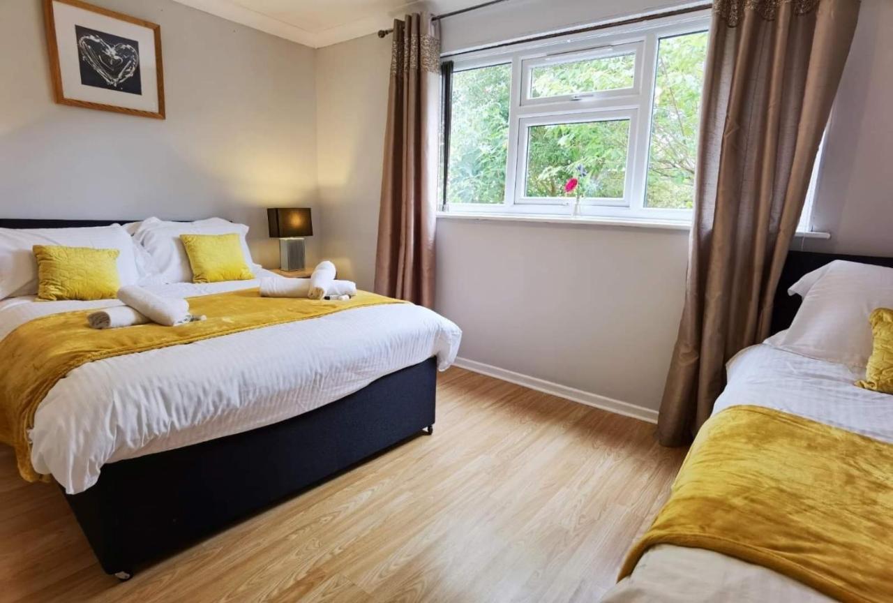 Fourth Avenue, Lovely Bungalow Available For Guests And Contractors Parking Wifi Nottingham Bagian luar foto