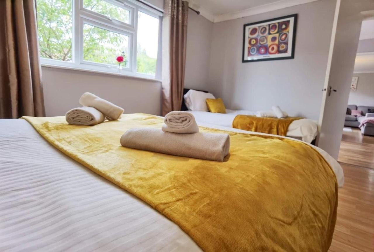 Fourth Avenue, Lovely Bungalow Available For Guests And Contractors Parking Wifi Nottingham Bagian luar foto