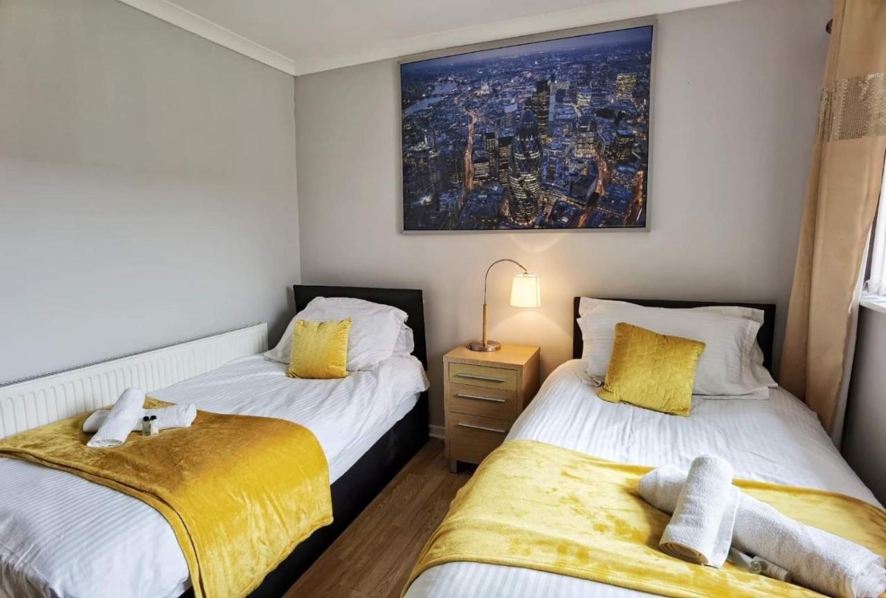 Fourth Avenue, Lovely Bungalow Available For Guests And Contractors Parking Wifi Nottingham Bagian luar foto