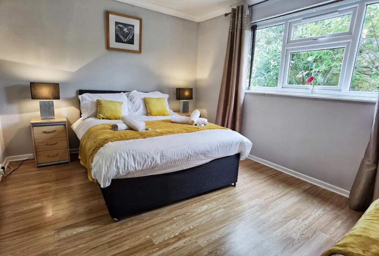 Fourth Avenue, Lovely Bungalow Available For Guests And Contractors Parking Wifi Nottingham Bagian luar foto