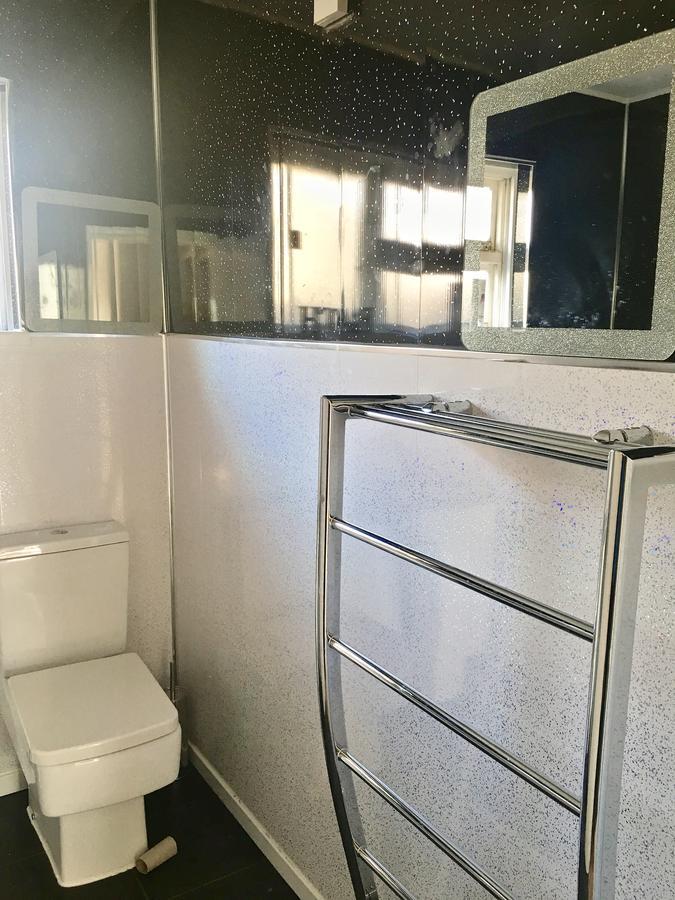 Fourth Avenue, Lovely Bungalow Available For Guests And Contractors Parking Wifi Nottingham Bagian luar foto